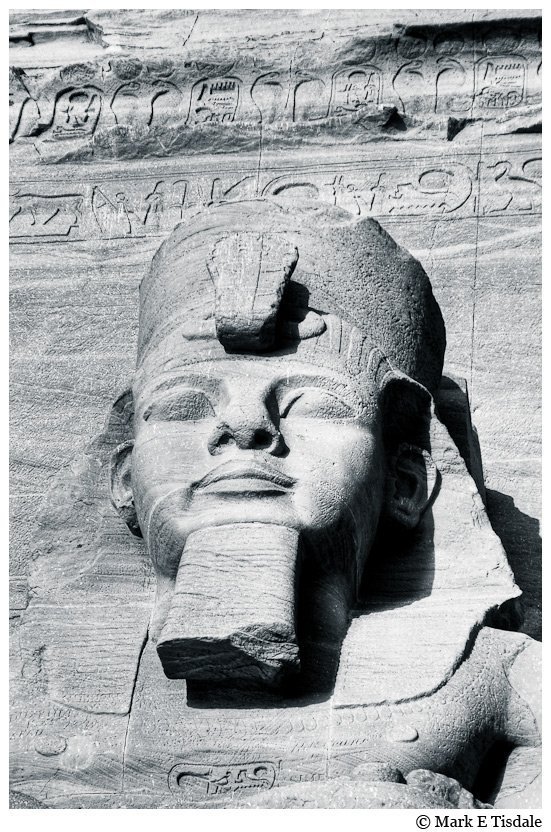 Abu Simbel Statue - Egypt - picture of the sculptured face of Ramses II