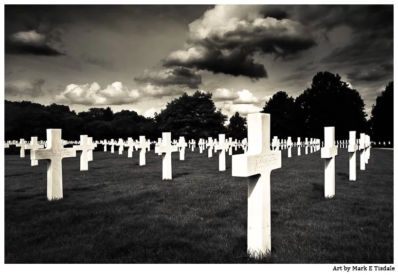 Picture of the graves from WWII in the American Cemetery in Cambridge England