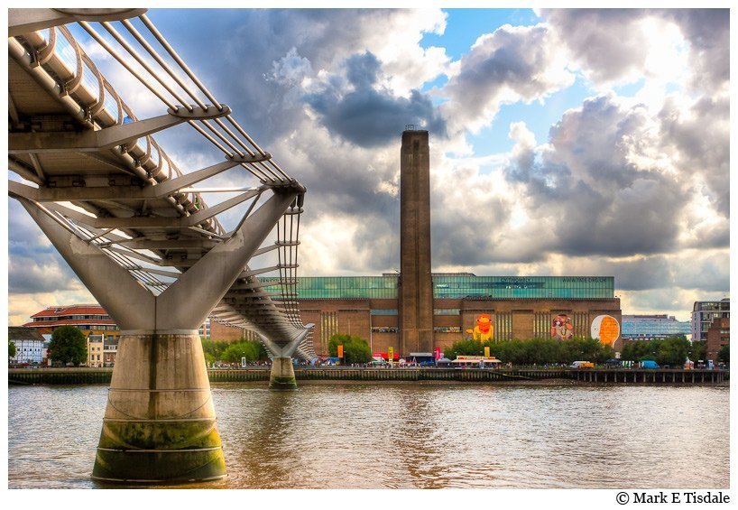 Photo of the Tate Modern - Bankside Power Station - London, England London Picture - the Old Bankside Power Station now the Tate Modern