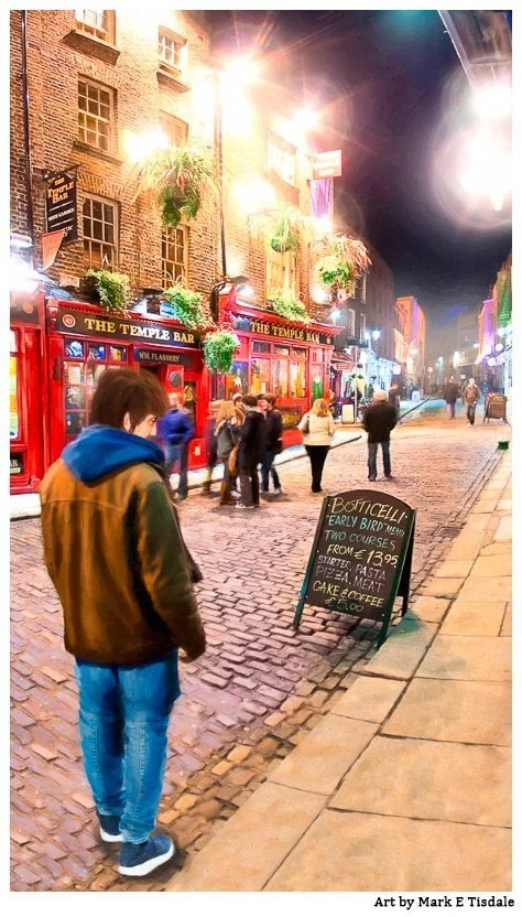 Picture of a night street scene in Dublin Ireland's Temple Bar