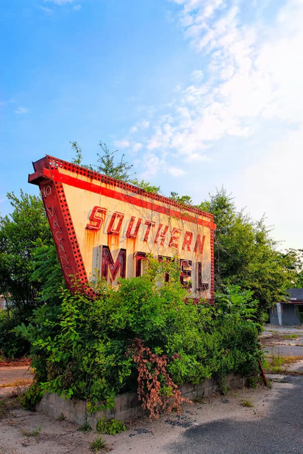 vintage-motel-sign-georgia-art-print.jpg